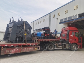 1000*700液壓對輥制砂機(jī)，1210反擊破發(fā)往四川